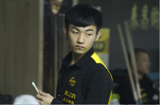 着他的个人 着他的个人